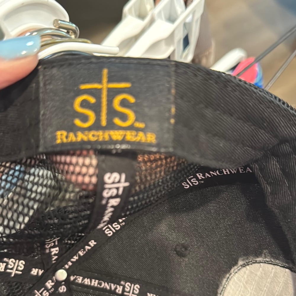 STS Ranchwear Black and Red Patterned Hat - Picture 2 of 3